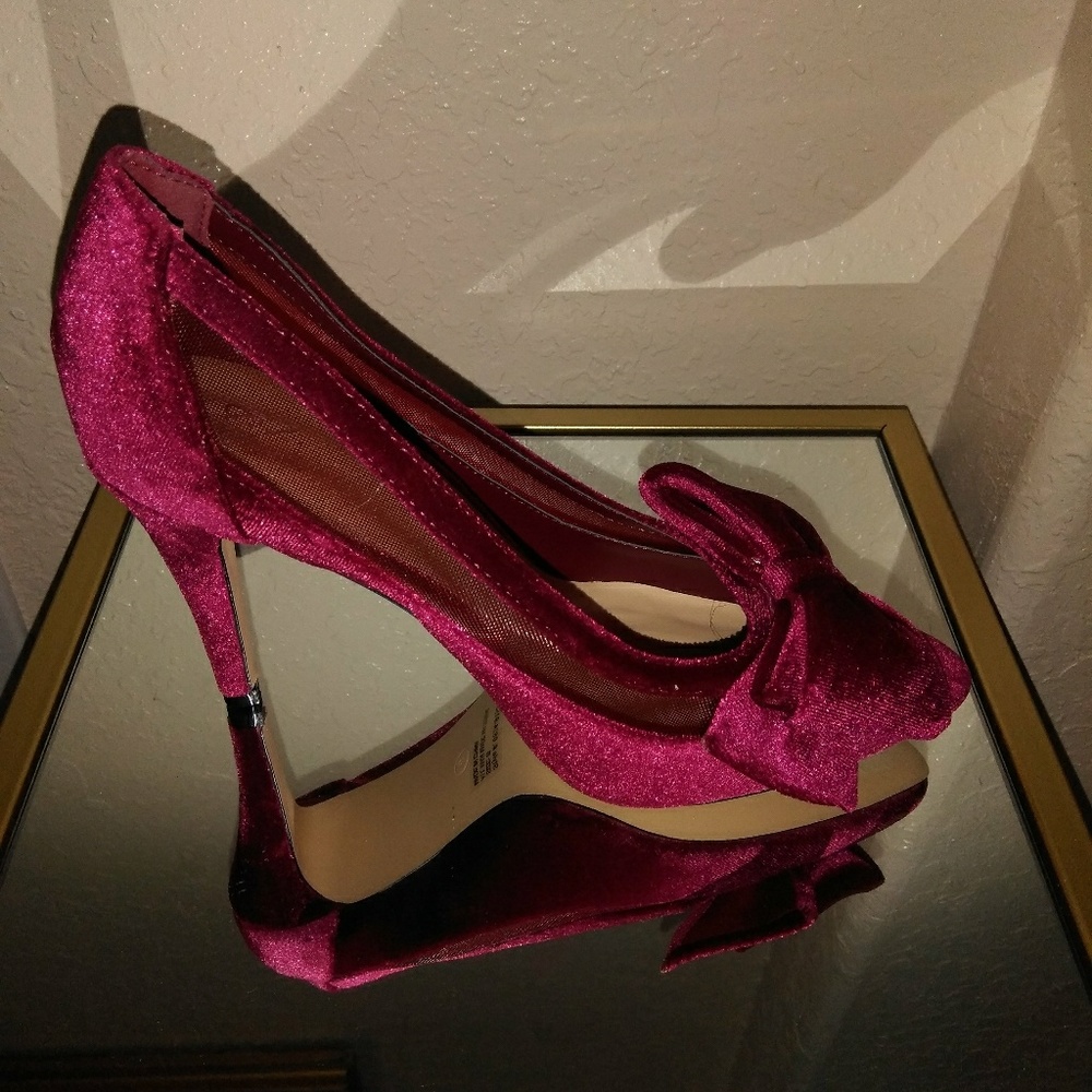 New New Burgundy Velvet Bow Heels